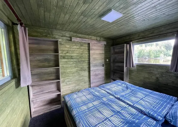 船屋 Houseboat U Vodnika Krasna Hora